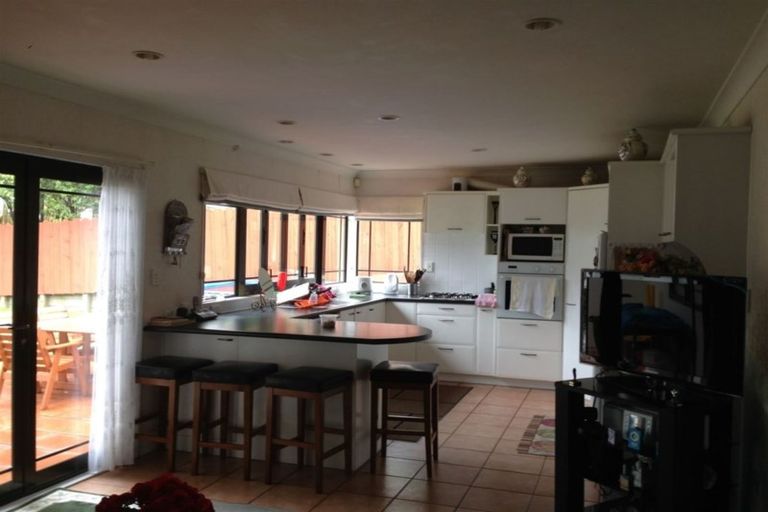 Photo of property in 1 Pistachio Place, Goodwood Heights, Auckland, 2105