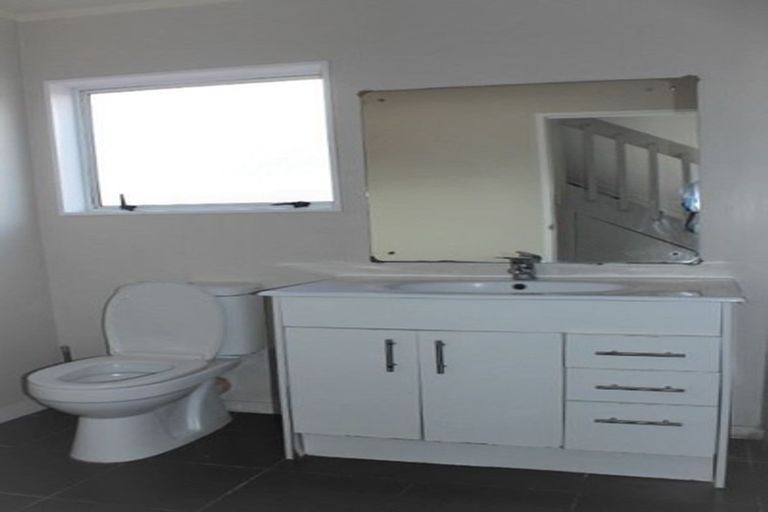 Photo of property in 2/10 Rewa Street, New Lynn, Auckland, 0600