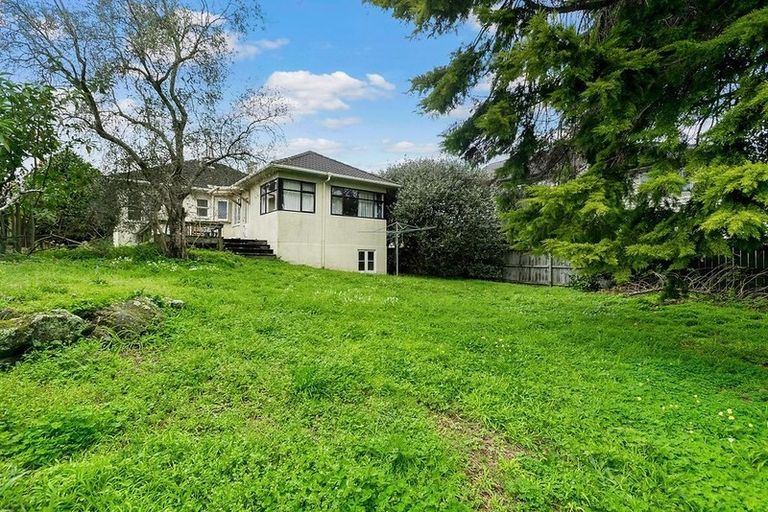 Photo of property in 1 Fowlds Avenue, Sandringham, Auckland, 1025