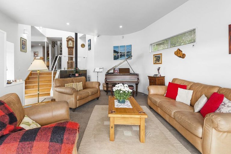 Photo of property in 32 Paremata Crescent, Paremata, Porirua, 5024