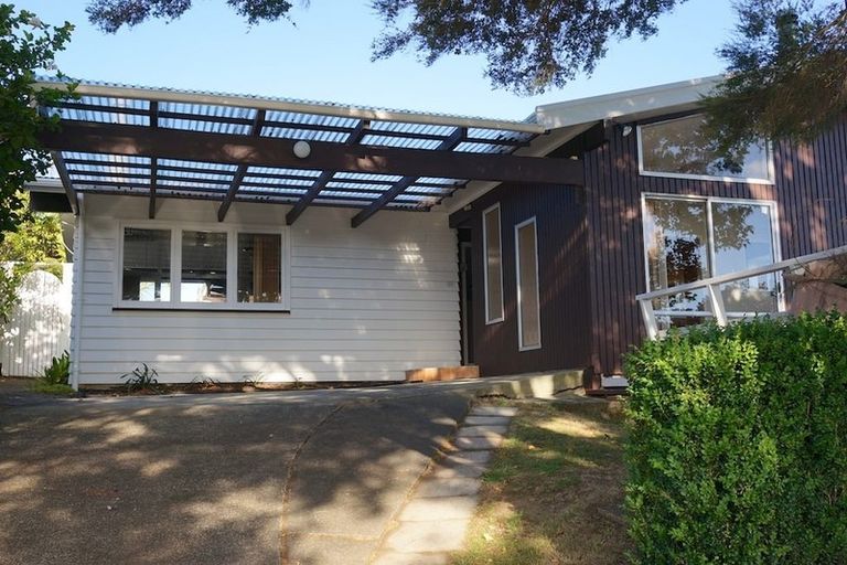 Photo of property in 20 Brunton Place, Glenfield, Auckland, 0629