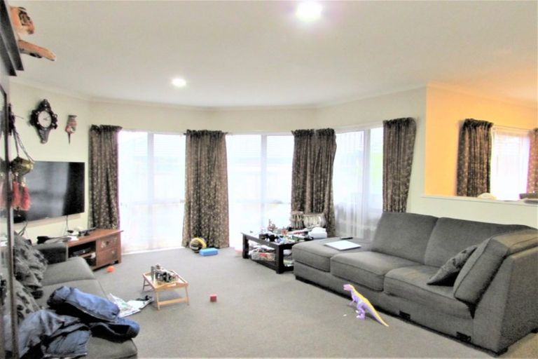 Photo of property in 23 Aragon Grove, Kingsley Heights, Upper Hutt, 5018