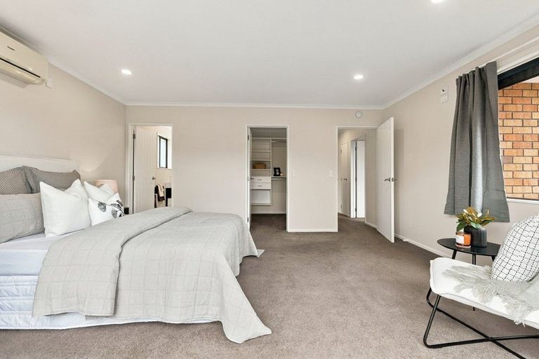 Photo of property in 21 Sorrento Place, Kelvin Grove, Palmerston North, 4414