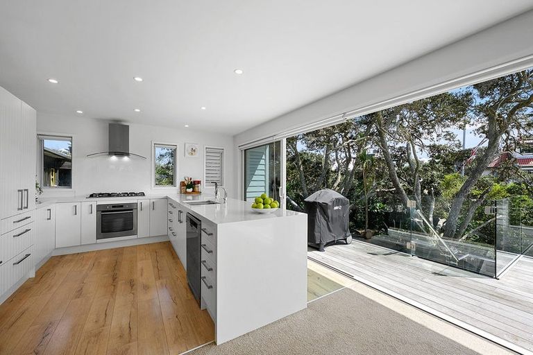 Photo of property in 16 Whitby Crescent, Mairangi Bay, Auckland, 0630