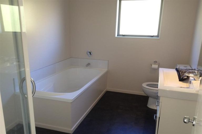 Photo of property in 14 Gifford Grove, Churton Park, Wellington, 6037