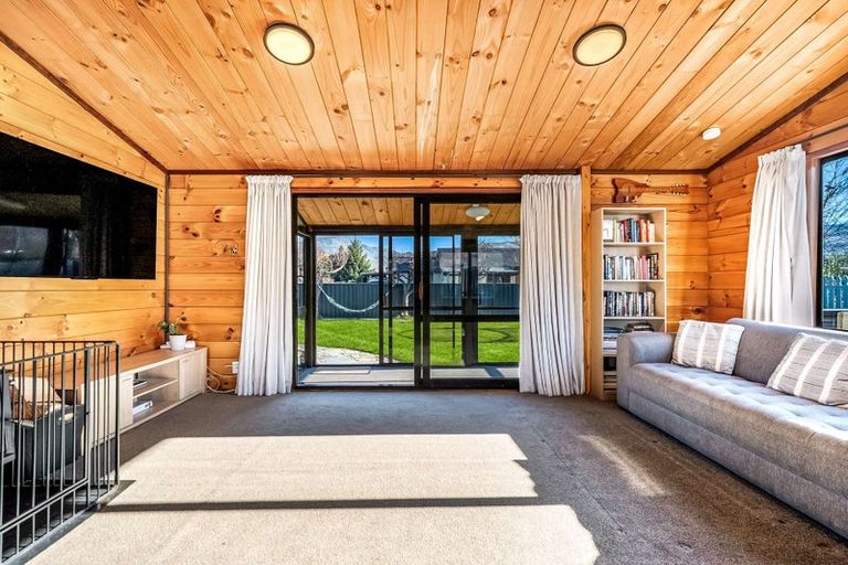 Photo of property in 2 Bruce Street, Cromwell, 9310