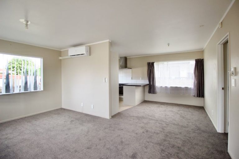 Photo of property in 49 Dungarvon Place, Clendon Park, Auckland, 2103