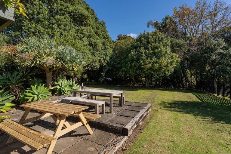Photo of property in 28 Hahei Beach Road, Hahei, Whitianga, 3591