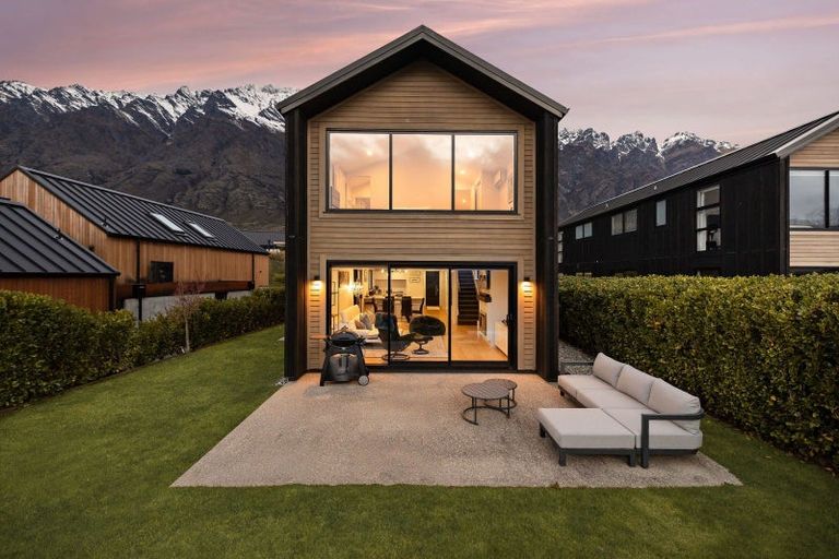 Photo of property in 25 Double Cone Road, Jacks Point, Queenstown, 9371