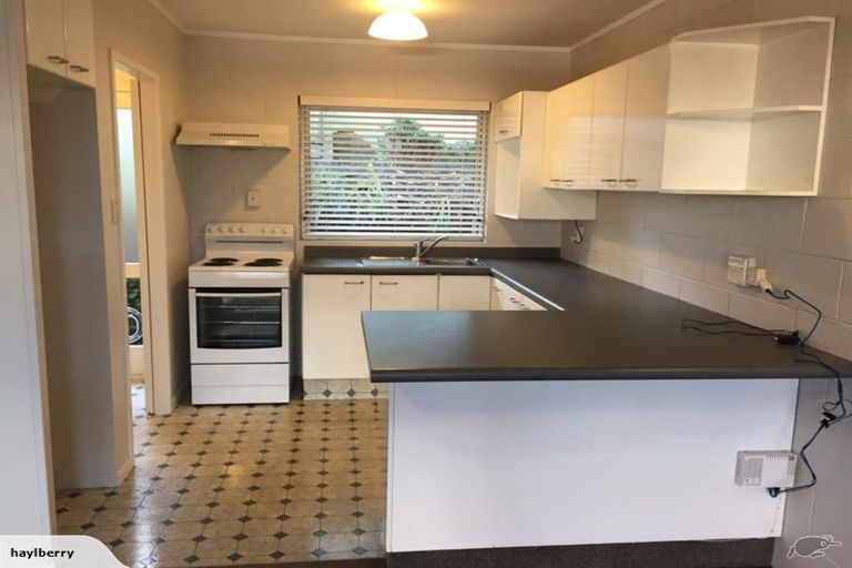 Photo of property in 2/12 Ayton Drive, Totara Vale, Auckland, 0629