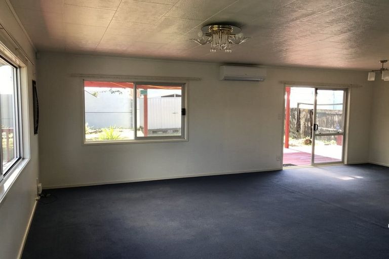 Photo of property in 28 Cabello Place, Unsworth Heights, Auckland, 0632