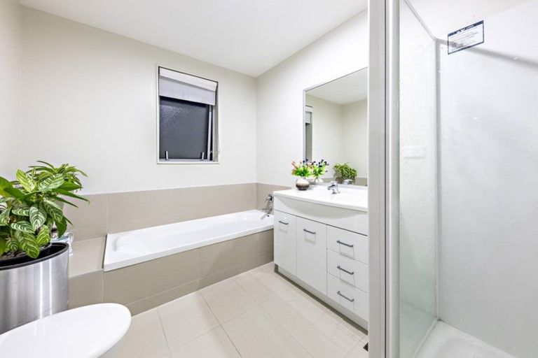 Photo of property in 65 Popokatea Drive, Takanini, 2112