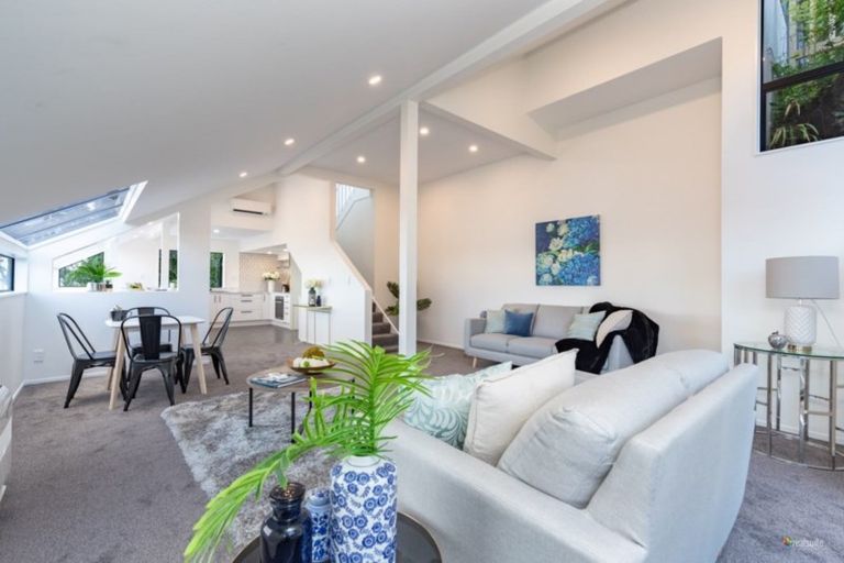 Photo of property in 33 Homebush Road, Khandallah, Wellington, 6035