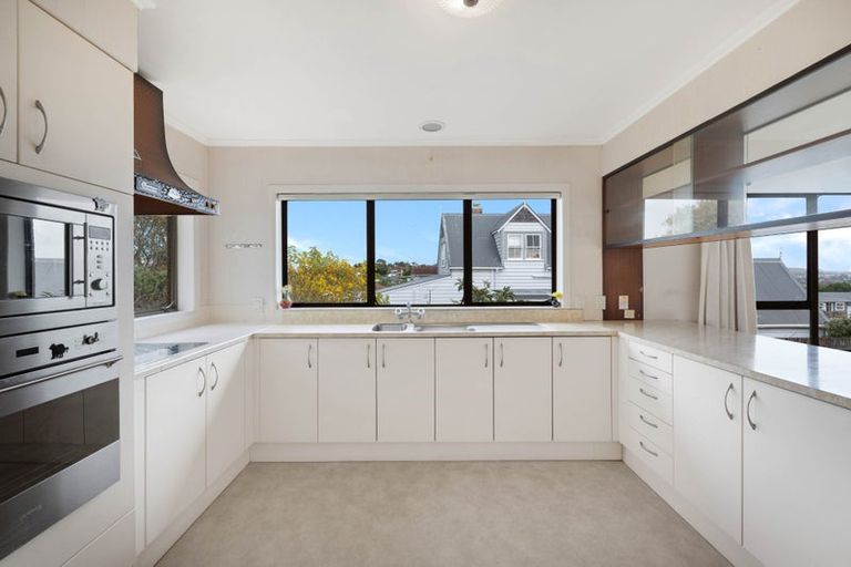 Photo of property in 44 Bradbury Road, Botany Downs, Auckland, 2010