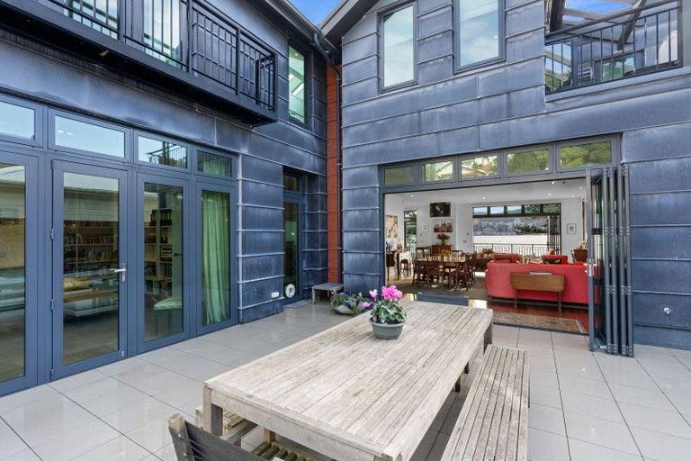 Photo of property in 286 Oriental Parade, Oriental Bay, Wellington, 6011