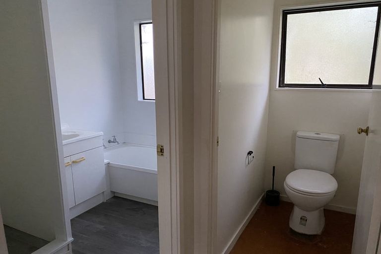 Photo of property in 2/8 Quiet Street, Te Atatu South, Auckland, 0610