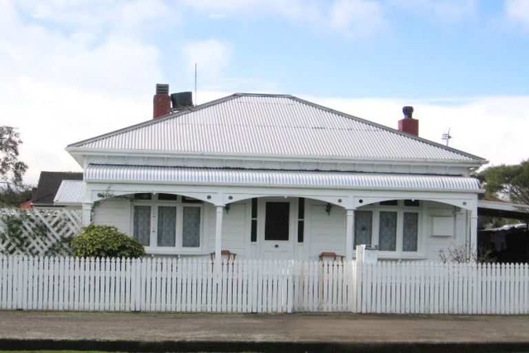 Photo of property in 17 Millar Street, Terrace End, Palmerston North, 4410
