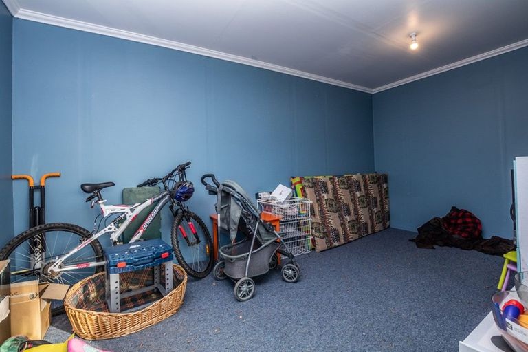 Photo of property in 14 Queen Street, Winton, 9720