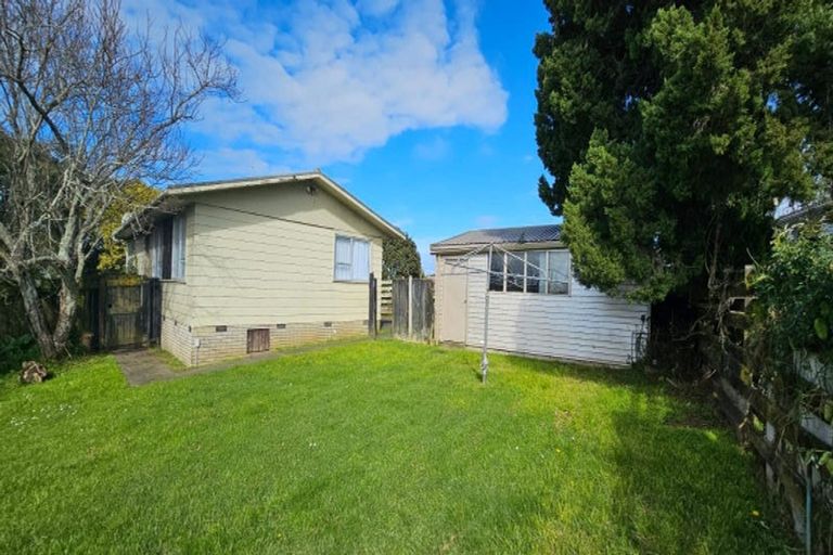 Photo of property in 2 Tuna Place, Manurewa, Auckland, 2102