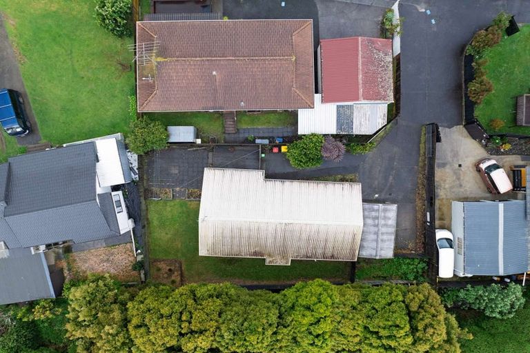 Photo of property in 2/10 Kirklow Place, Goodwood Heights, Auckland, 2105