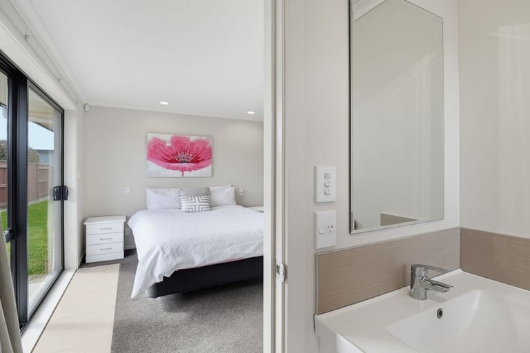 Photo of property in 2 Pegasus Place, Kelvin Grove, Palmerston North, 4414
