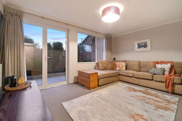 Photo of property in 25a Rewarewa Road, Te Atatu Peninsula, Auckland, 0610