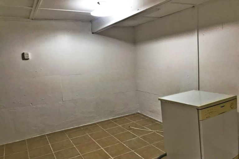 Photo of property in 2/81 Arran Road, Browns Bay, Auckland, 0630