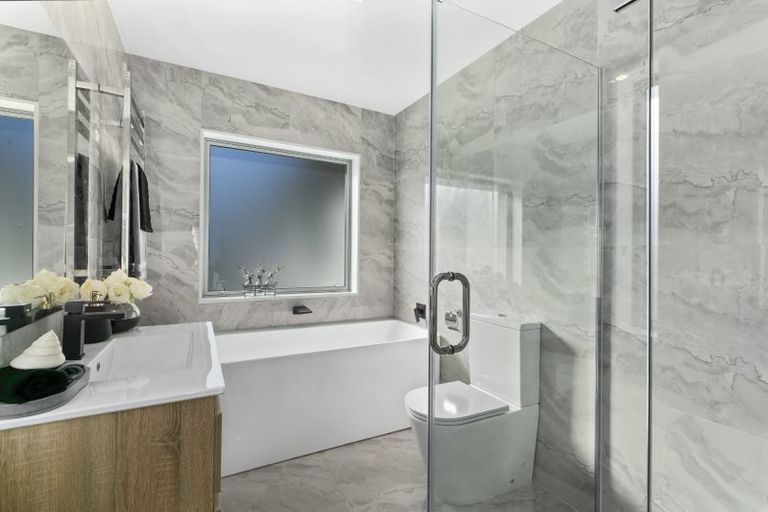 Photo of property in 4 Poto Road, Normandale, Lower Hutt, 5010