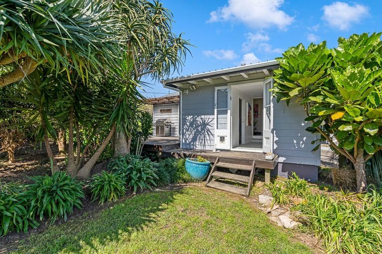 Photo of property in 407 Pataua Road South, Pataua South, Onerahi, 0192
