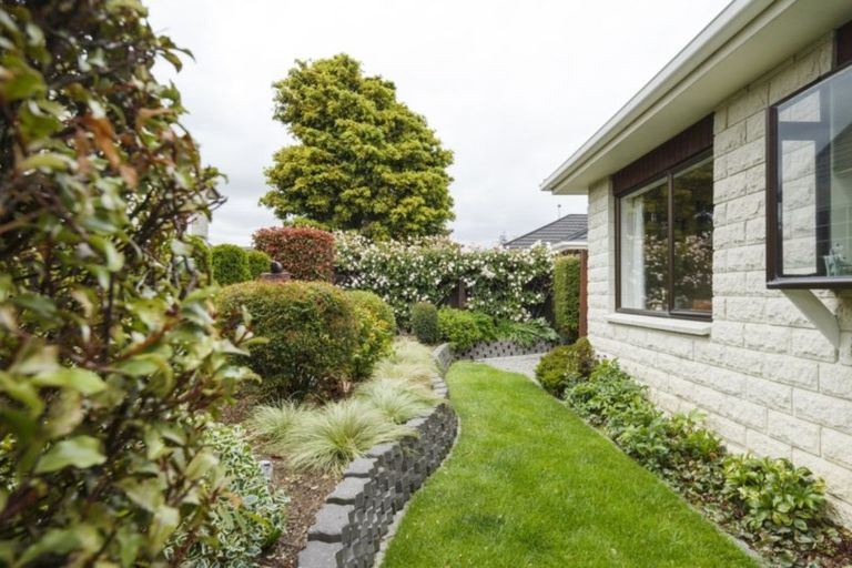 Photo of property in 12 Fraser Court, Roslyn, Palmerston North, 4414