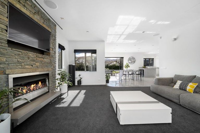 Photo of property in 9 Bridesdale Drive, Lake Hayes, Queenstown, 9304