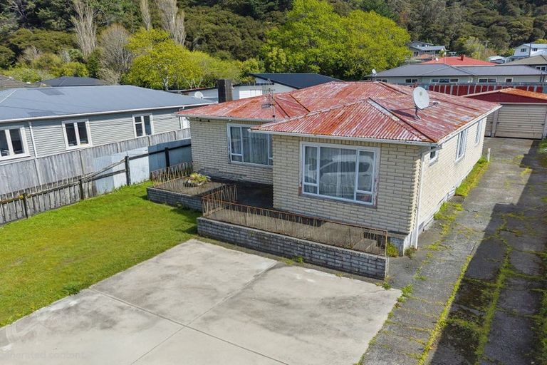 Photo of property in 147 Wainuiomata Road, Wainuiomata, Lower Hutt, 5014