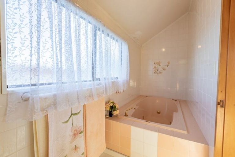 Photo of property in 3 Frimley Terrace, Waikanae Beach, Waikanae, 5036