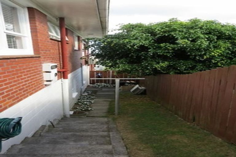 Photo of property in 1/51 Target Road, Totara Vale, Auckland, 0629