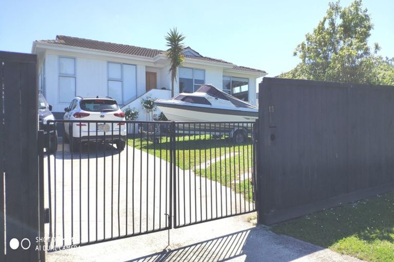 Photo of property in 15 Kelman Road, Kelston, Auckland, 0602