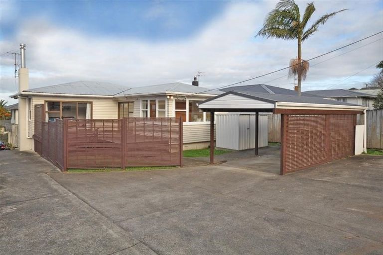 Photo of property in 216a Sturges Road, Henderson, Auckland, 0612