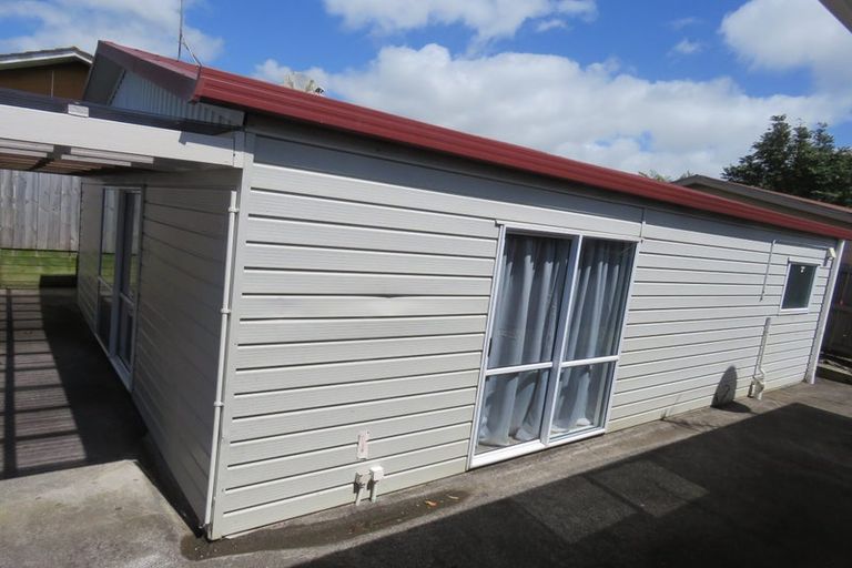 Photo of property in 16 Moncrieff Avenue, Clendon Park, Auckland, 2103