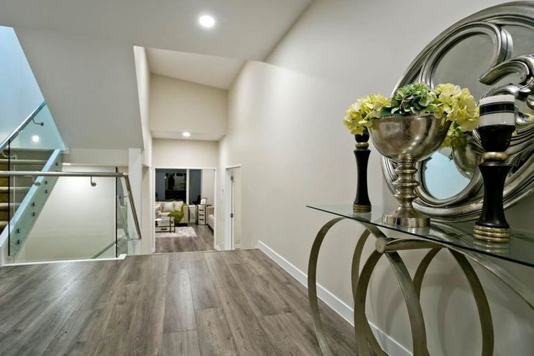 Photo of property in 25 Para Close, Fairview Heights, Auckland, 0632