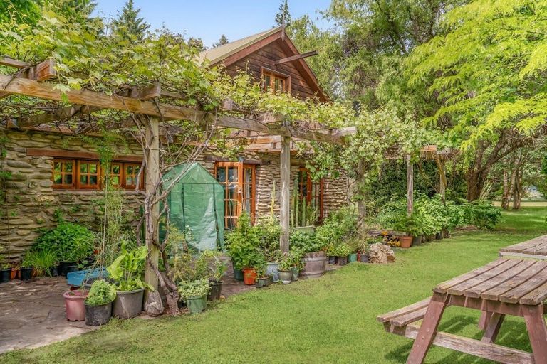 Photo of property in 124 Horseshoe Bend Drive, Albert Town, Wanaka, 9382