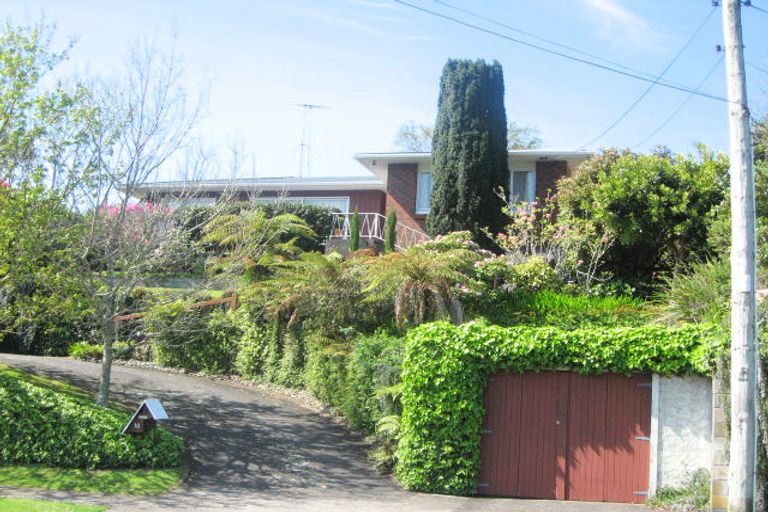 Photo of property in 10 Beaumont Crescent, Frankleigh Park, New Plymouth, 4310