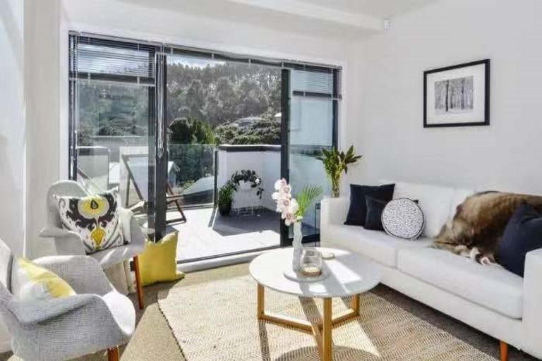 Photo of property in 2/10 Silver Moon Road, Albany Heights, Auckland, 0632