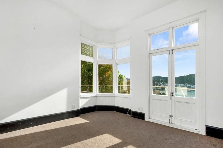 Photo of property in 50 Palliser Road, Roseneath, Wellington, 6011