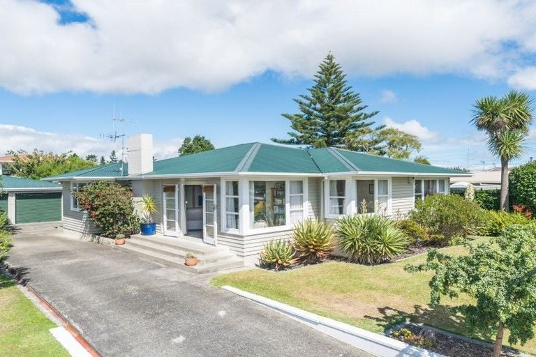 Photo of property in 10 Henare Street, West End, Palmerston North, 4412