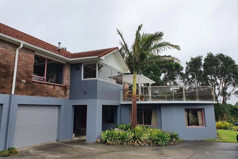 Photo of property in 12 Russell Drive, Oakura, 4314