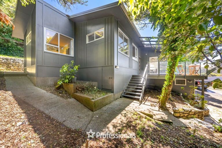 Photo of property in 6 Swadel Way, Karori, Wellington, 6012