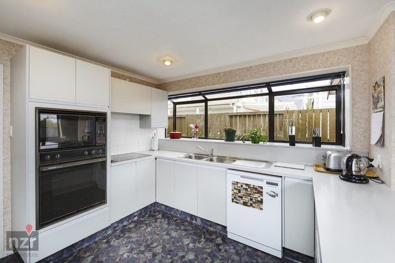 Photo of property in 35 Springdale Grove, Fitzherbert, Palmerston North, 4410