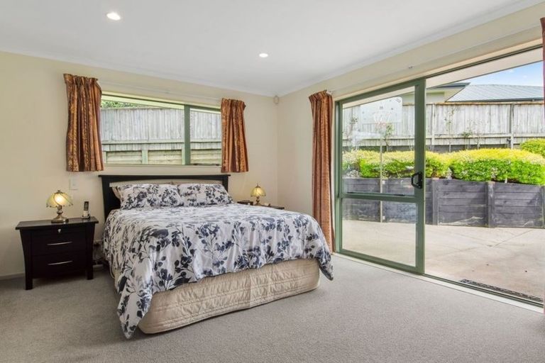 Photo of property in 14 Tauranga Place, Orewa, 0931