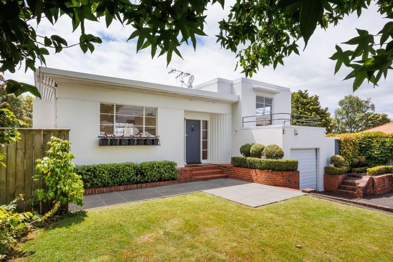 Photo of property in 215a Victoria Avenue, Hokowhitu, Palmerston North, 4410