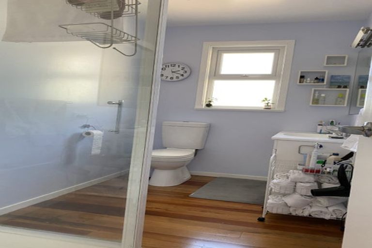 Photo of property in 7 Link Road, Newlands, Wellington, 6037