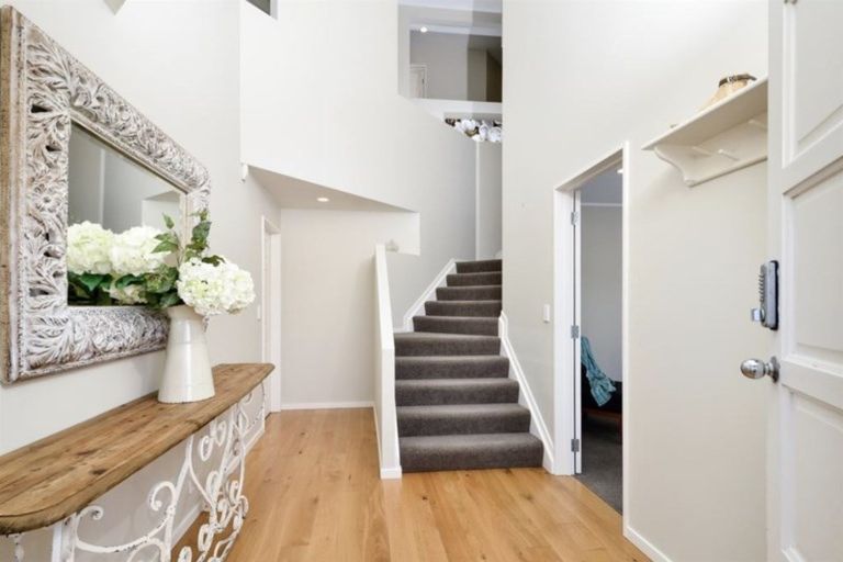 Photo of property in 1 Glucina Avenue, West Harbour, Auckland, 0618